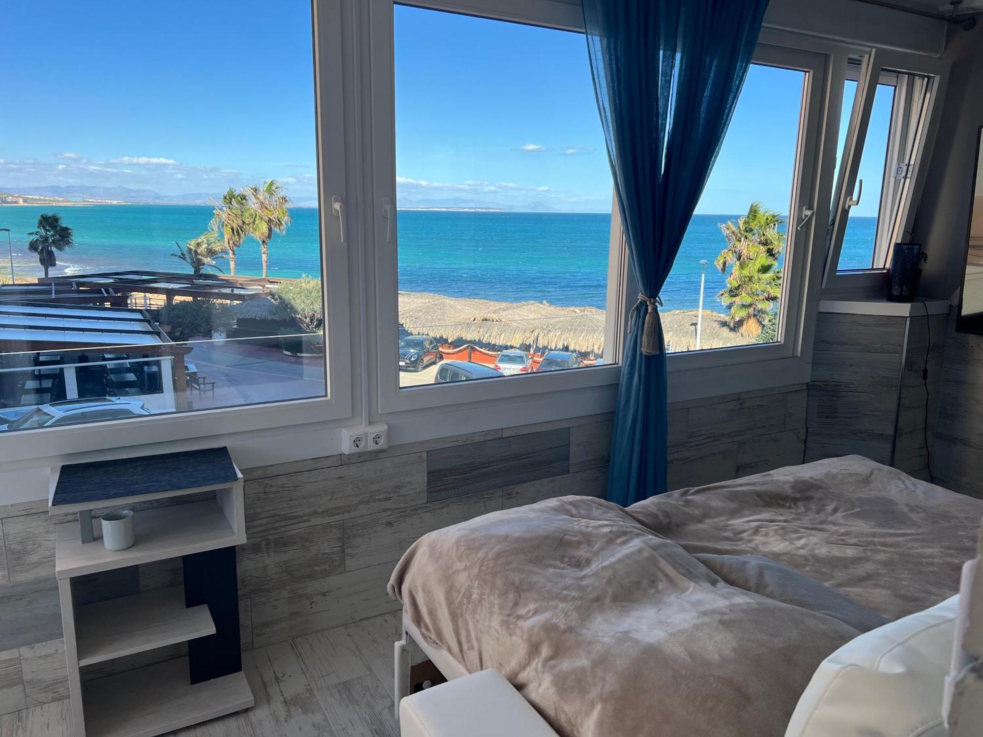 La Mata Apartment On The First Line Of The Sea ตอร์เรเวียคา ภายนอก รูปภาพ